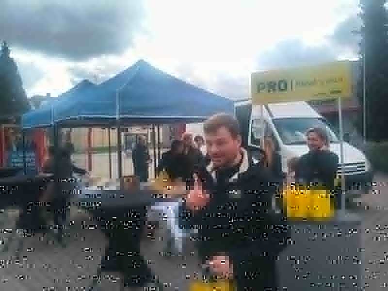 Předvolební akce uskupení Pro Kadaň a okolí před kinem Hvězda v Kadani